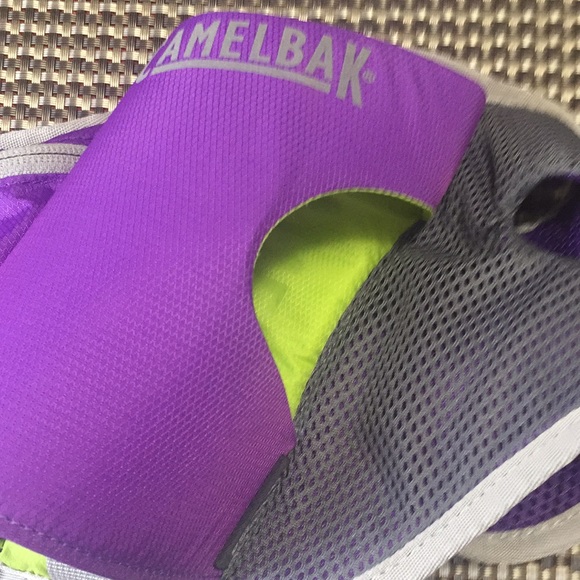 CamelBak delaney waist belt with bottle container - Picture 2 of 5